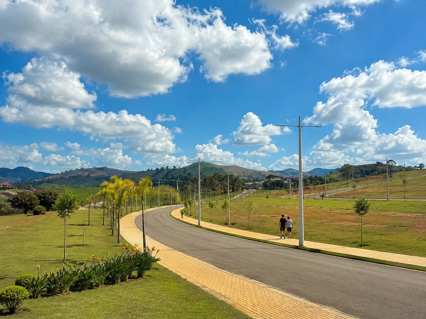 Via interna do loteamento Serra Verde